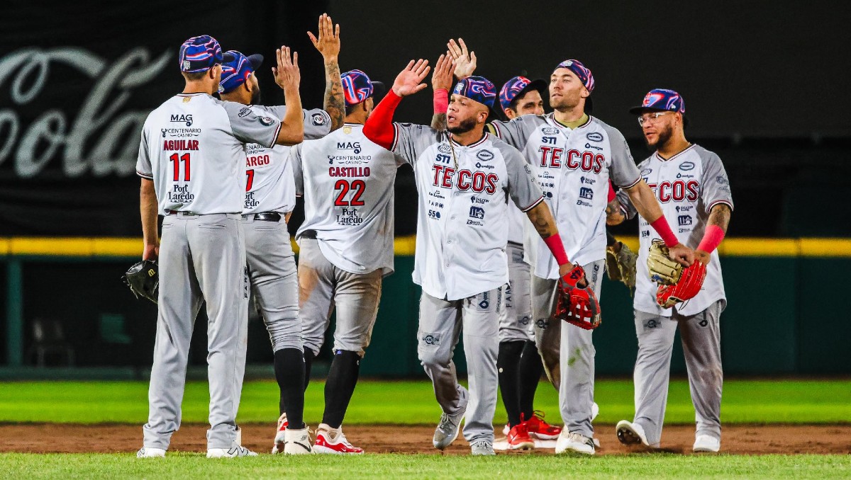 Tecolotes celebran su triunfo ante Saraperos.