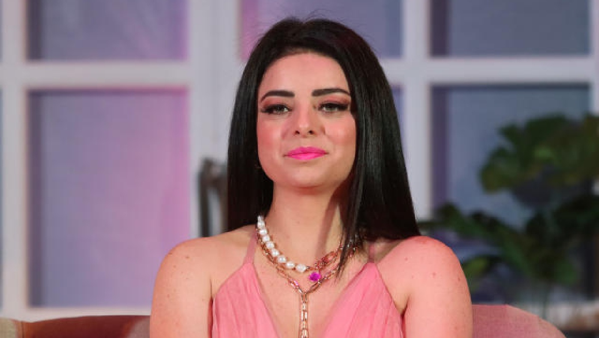 Violeta Isfel llegó a teatro con el rostro cubierto | Especial