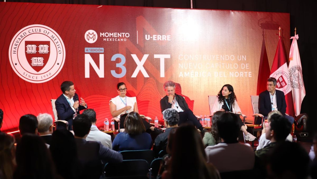 Ana Fernanda Hierro, Alejandro Echeverri y Deyanira Martínez fueron compartieron panel en el foro “Momento Mexicano N3XT”. | Luis Guerra.