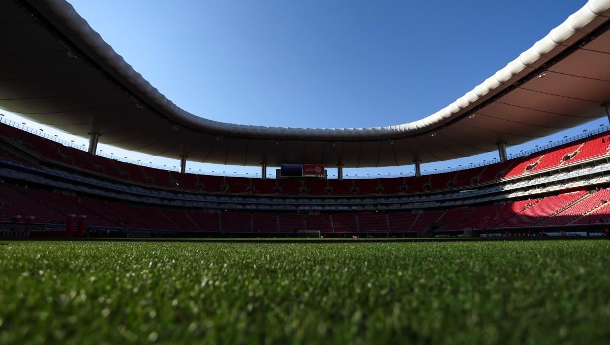 Cancha del estadio Guadalajara se alista para remodelación por el Mundial (Mexsport)