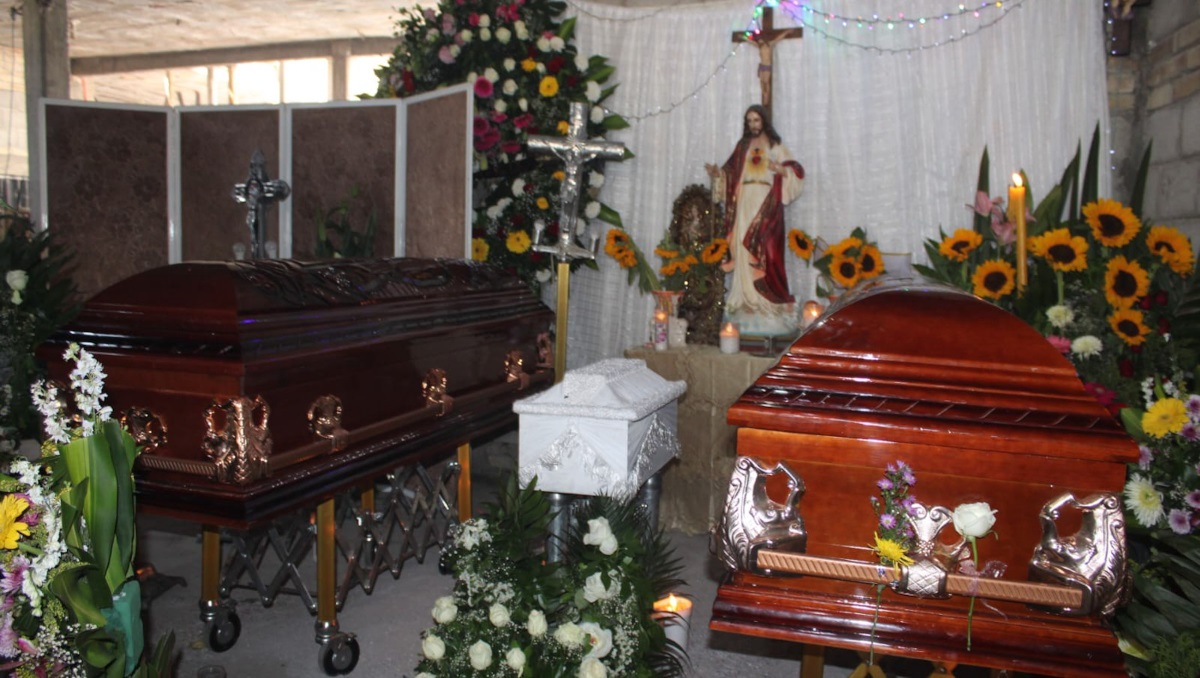 Despiden a la maestra Rosa Idalia, víctima de accidente en Puebla | EsImagen