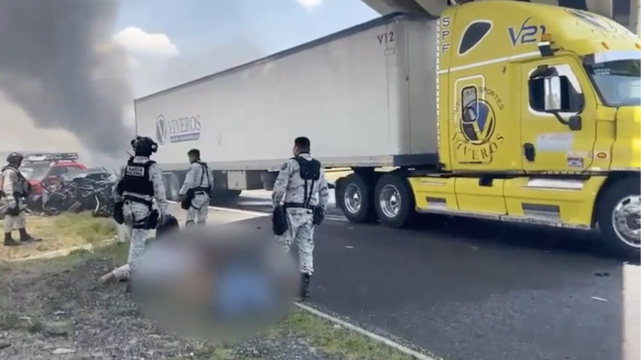 Guardia Nacional rescata a dos familias lesionadas tras choque en la autopista Puebla-Xalapa