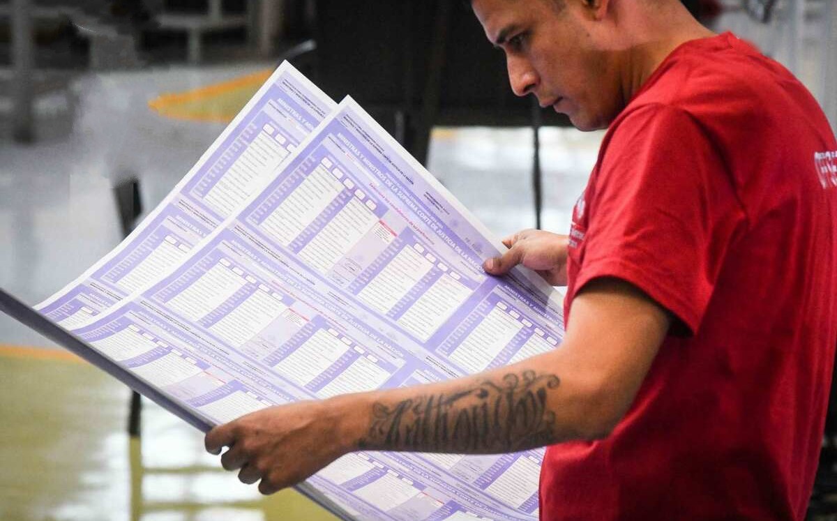 Impresión de boletas para la elección judicial.