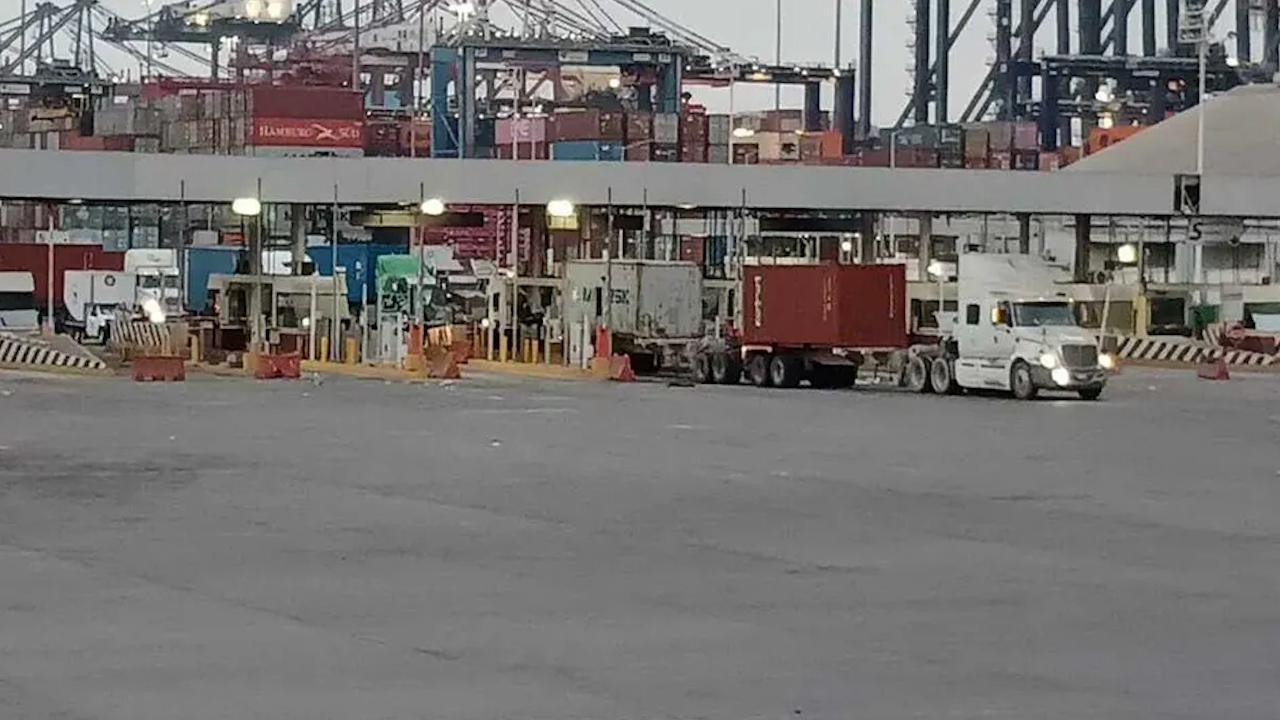 Tras operativo, reabren aduana de Manzanillo y detienen a manifestantes