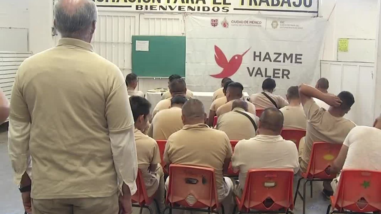 Profesor imparte clases en el Reclusorio Oriente mientras cumple sentencia