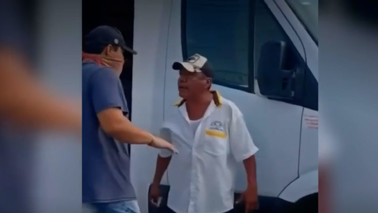 Taxista enfrenta a grupo de estudiantes que estaban robando un camión