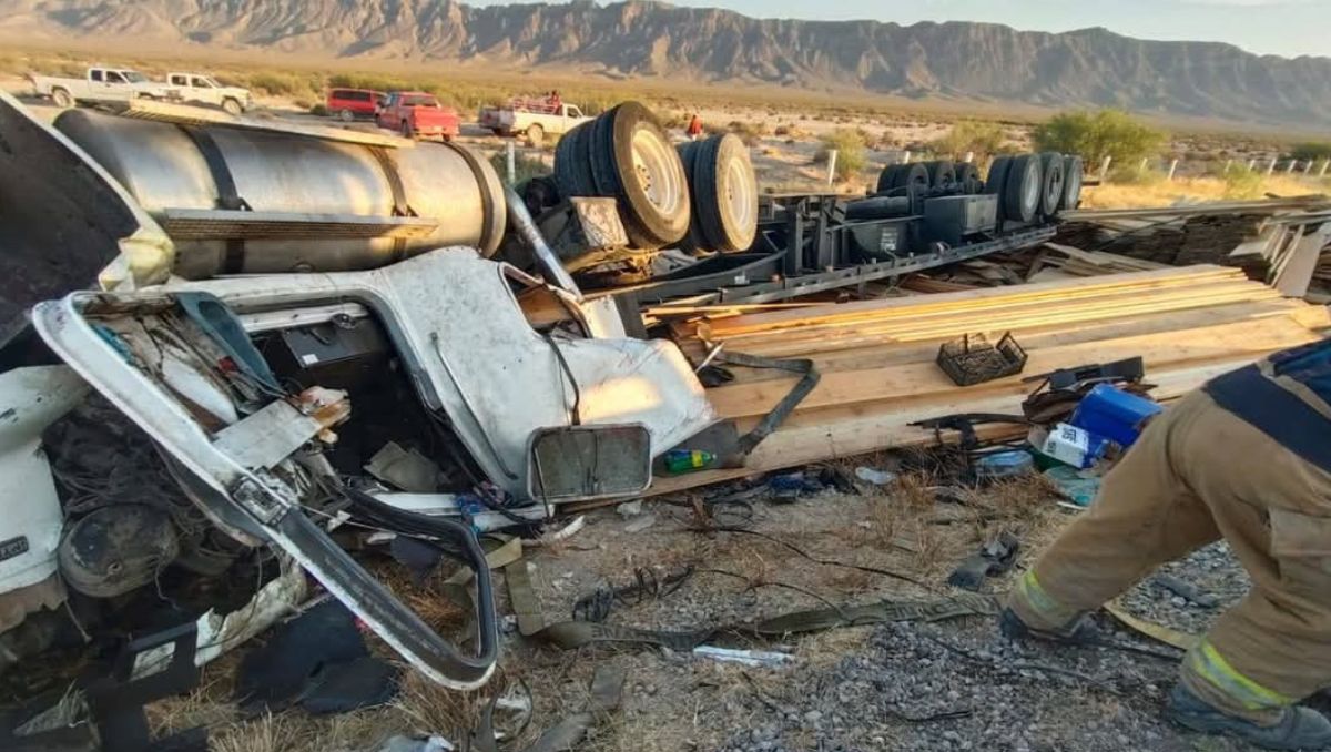 La volcadura habría sido causada por falta de precaución y posible sueño del conductor.