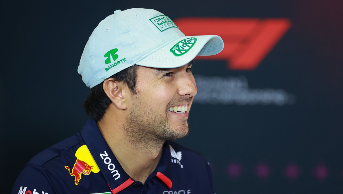'Checo' Pérez hace peculiar 'aparición' en transmisión del GP de Emilia Romagna (Imago7)