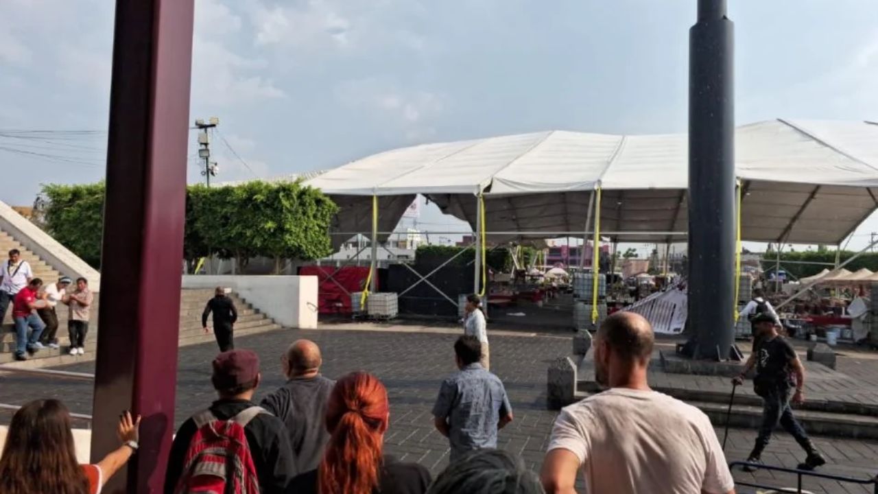 Colapsa estructura en la Feria del Libro en Nezahualcóyotl, Edomex; se reportan cinco heridos
