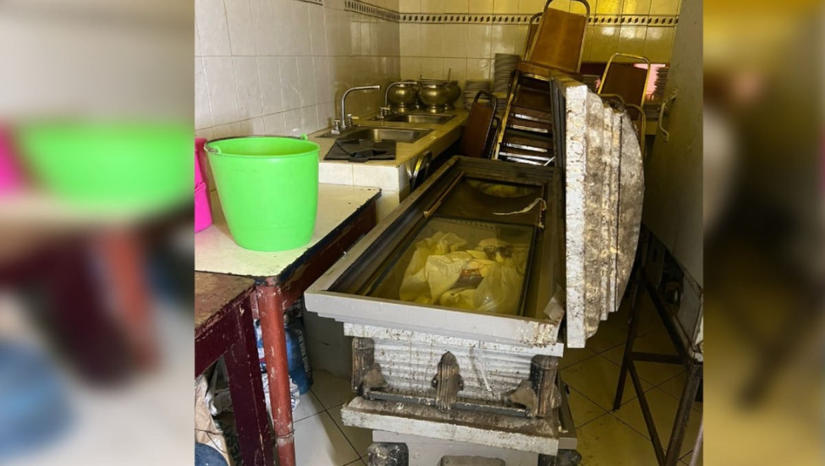 El establecimiento fue clausurado tras el desalojo de los jóvenes. (Foto: @AlessandraRdlv)