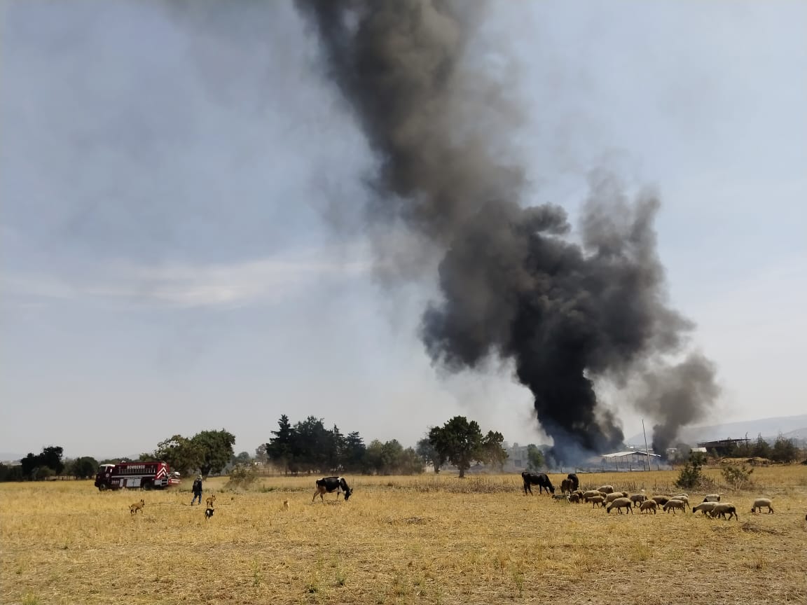 El incendio produjo humo visible a kilómetros, sin afectar a la población cercana.