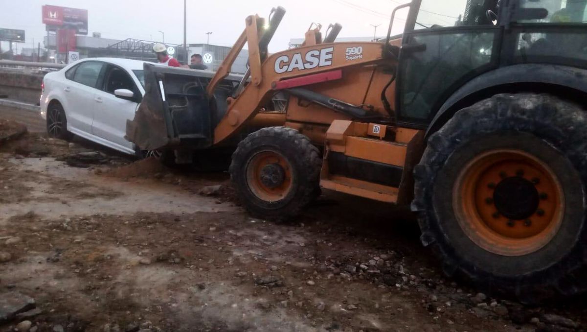 El incidente se registró en la avenida Hidalgo en Tampico, a un costado del paso inferior San Pedro. (Alberto Cano)