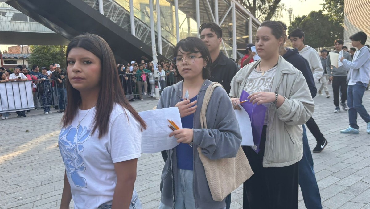 Jóvenes acuden al examen de admisión por un lugar en la UdeG para el calendario 2025 (Roberto Hurtado)