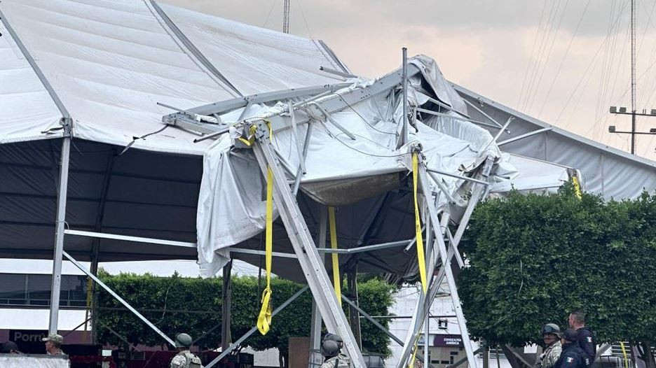 Colapsa carpa en Feria del Libro de Nezahualcóyotl; hay diez lesionados
