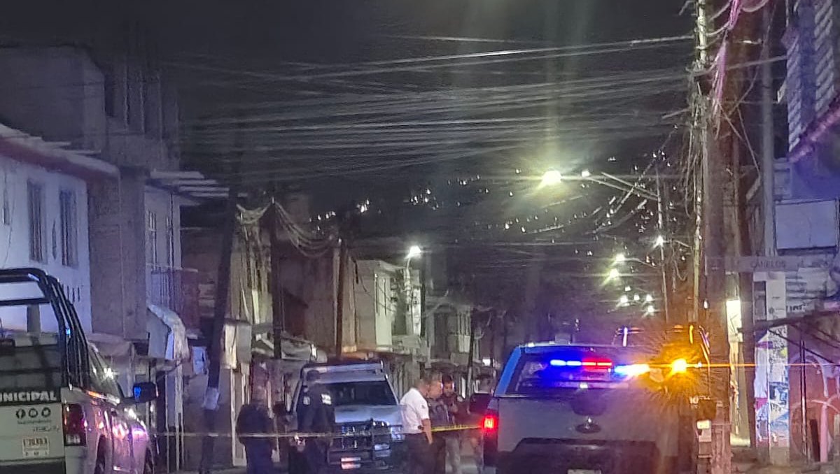 La Fiscalía acordonó la zona del accidente en la colonia La Perla. Foto: (Especial)