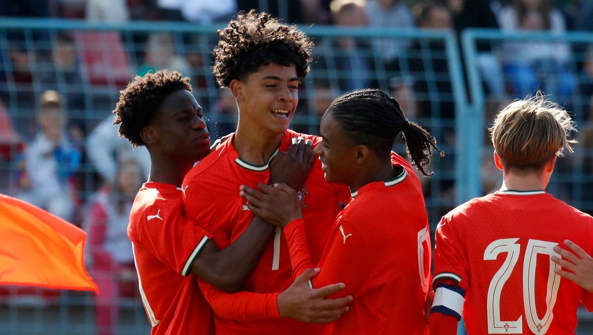 El hijo de Cristiano marca un doblete y levanta su primer trofeo con Portugal