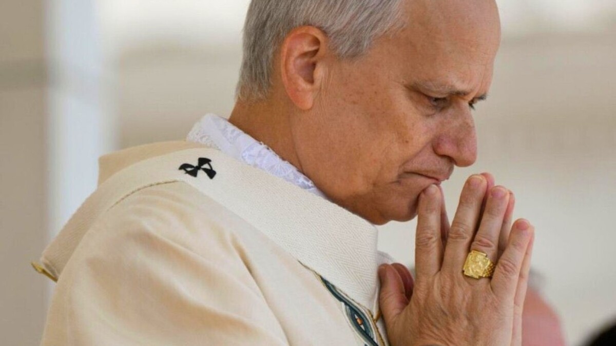 El papa León XIV recibe el anillo del pescador. | Especial