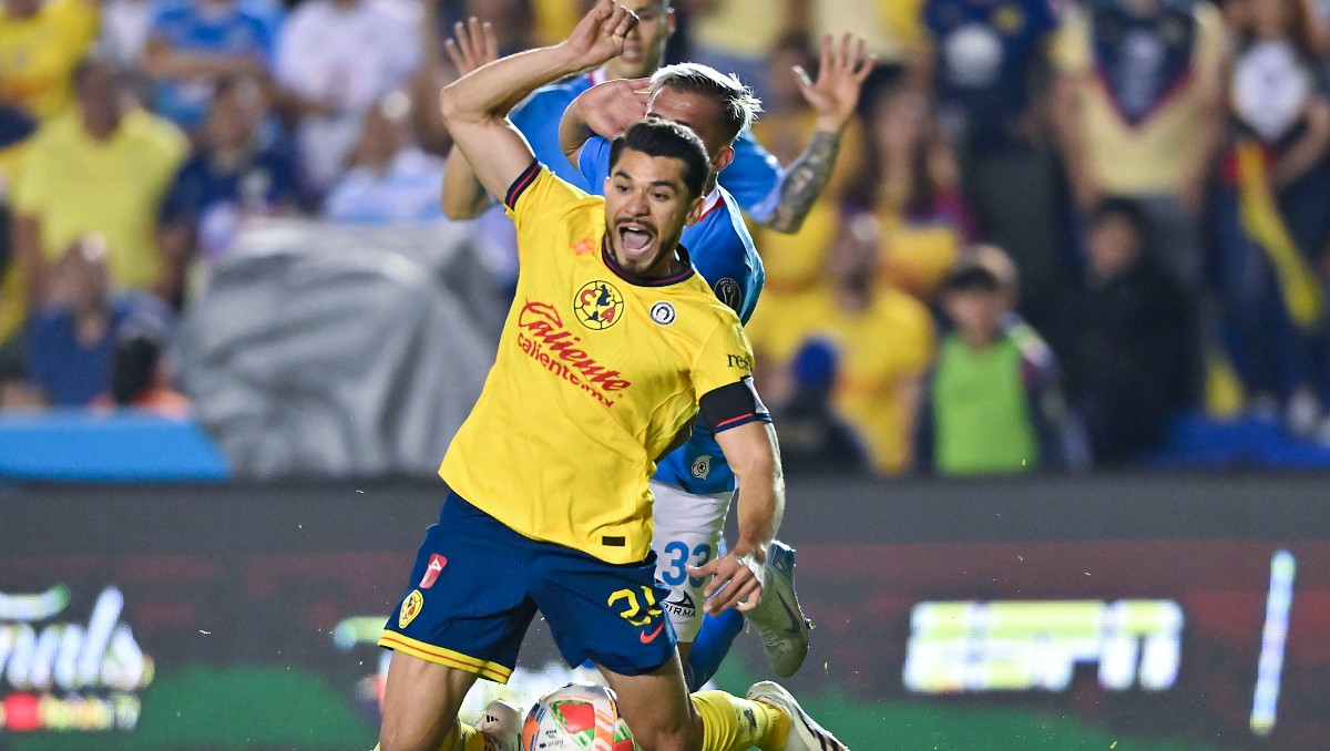 Así fue la polémica jugada sobre Henry Martín en el América contra Cruz Azul (Imago7)