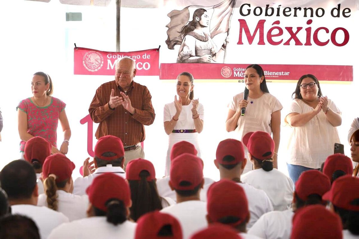 El programa 'Salud Casa por Casa' cuenta con 20 mil enfermeras y enfermeros. | Foto: Especial