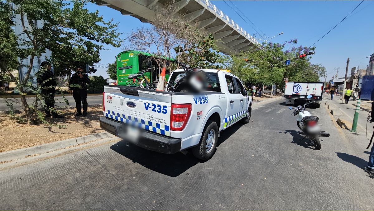 Autoridades acudieron al sitio del accidente, sin embargo, sólo retiraron los vehículos involucrados (Foto: Juan Carlos Munguía)
