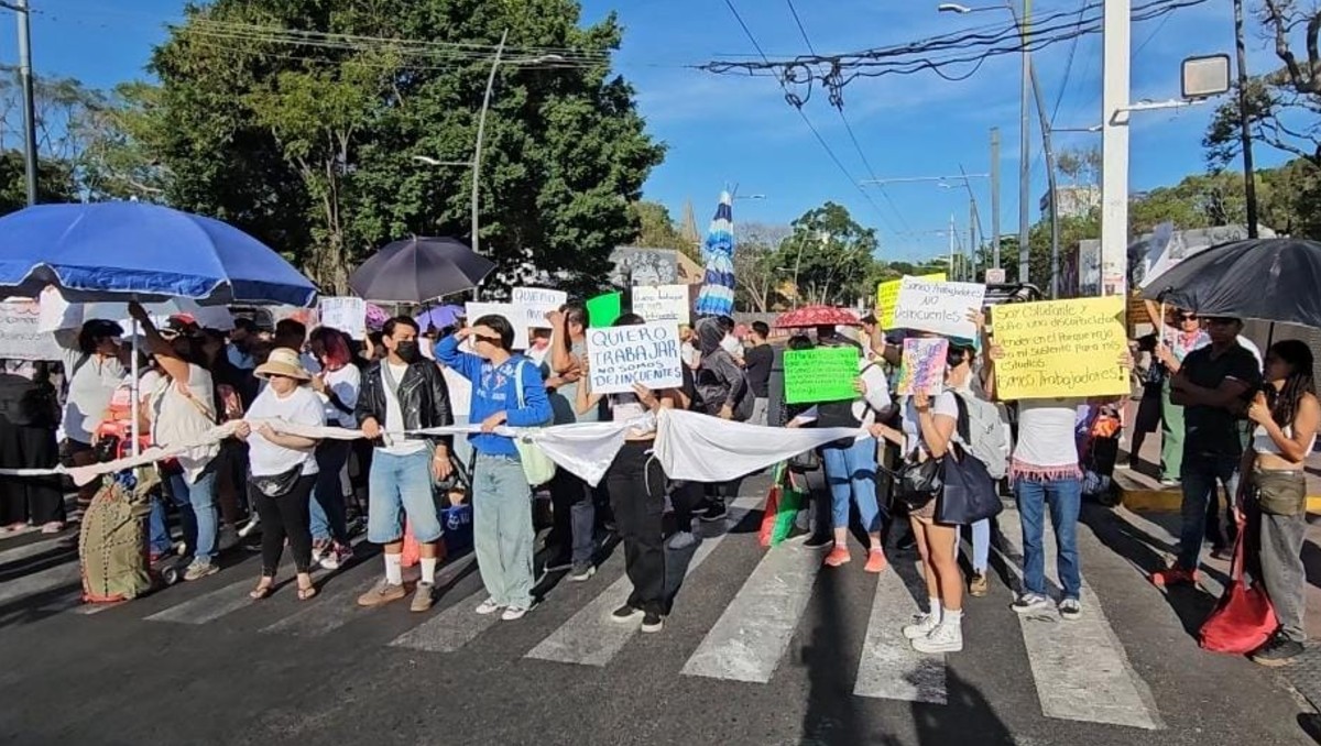 Más de 400 comerciantes siguen sin permiso para vender en el Parque Revolución. (Foto: Roberto Hurtado)
