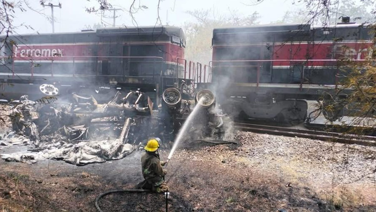 Incendio entre pipa y tren. (Foto: Isabel Zamudio)