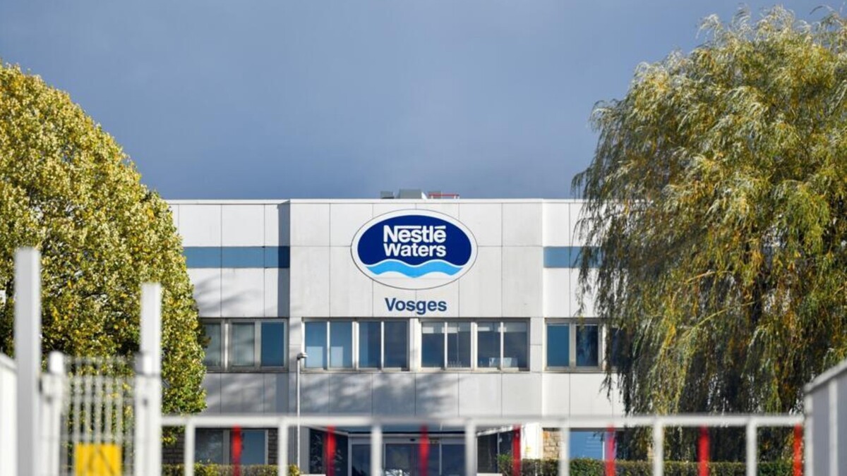 En 2024, Nestlé Waters admitió haber utilizado filtros prohibidos y tratamiento ultravioleta en aguas minerales.|Especial