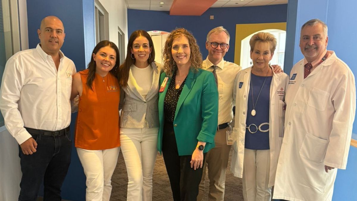 La presidenta honoraria de Inspira Coahuila, Paola Rodríguez, visitó el Texas Children’s Hospital, en Houston. |ESPECIAL
