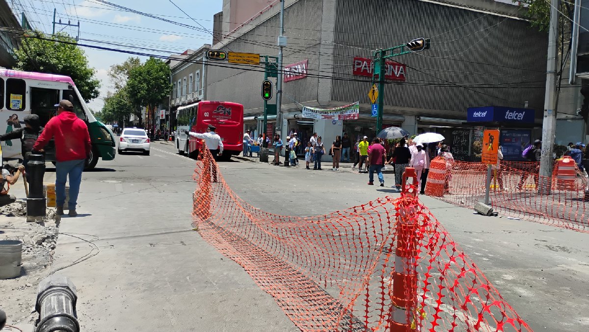 Los trabajos de instalación en la avenida Hidalgo tomarán una semana. Foto: (Especial)