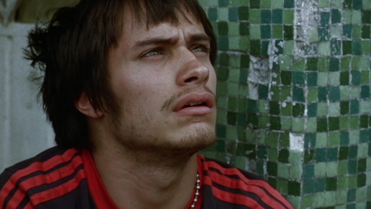 Dónde ver Amores Perros en streaming; película de Gael García Bernal