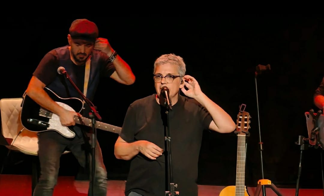 El cantante protagonizó una emotiva velada en el Teatro de la Ciudad / Especial