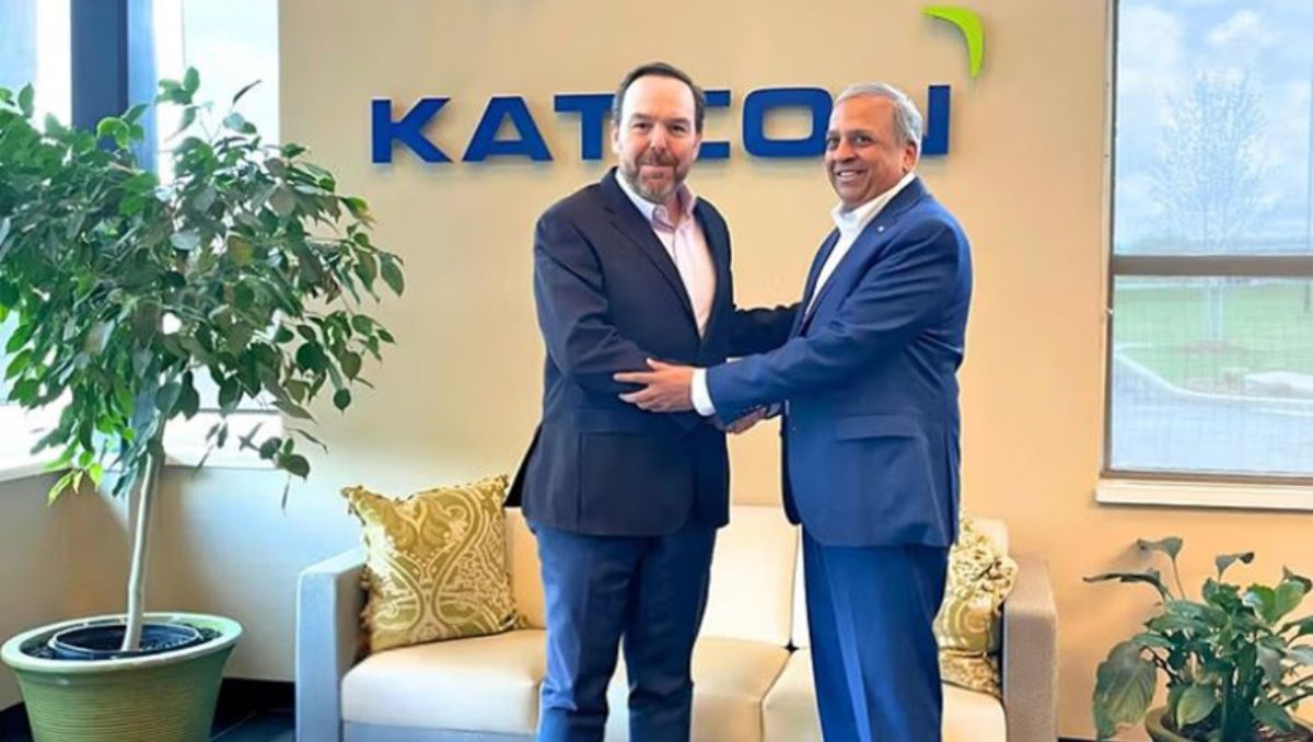 Carlos Turner, director ejecutivo de Katcon, y Arvind Goel, vicepresidente de Tata AutoComp, presidieron el anuncio. Especial