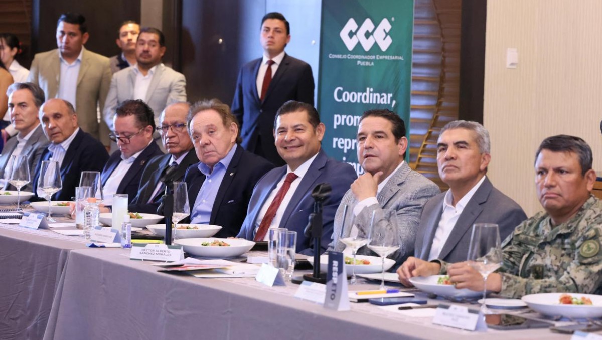 CCE y gobierno de Puebla acuerdan agenda económica 2025 | Verónica López