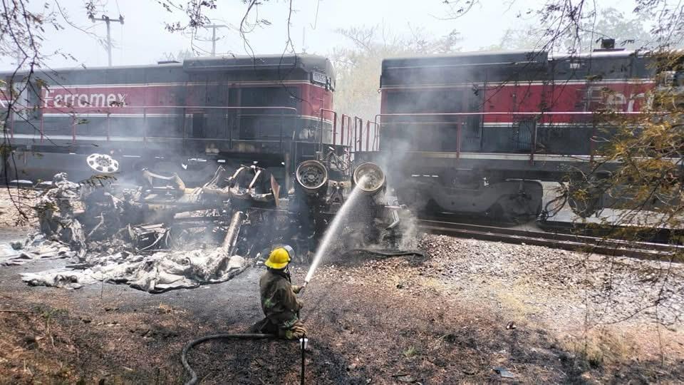 Equipos de emergencia sofocaron el incendio y realizaron maniobras de atención ante el incidente. | Foto: Isabel Zamudio