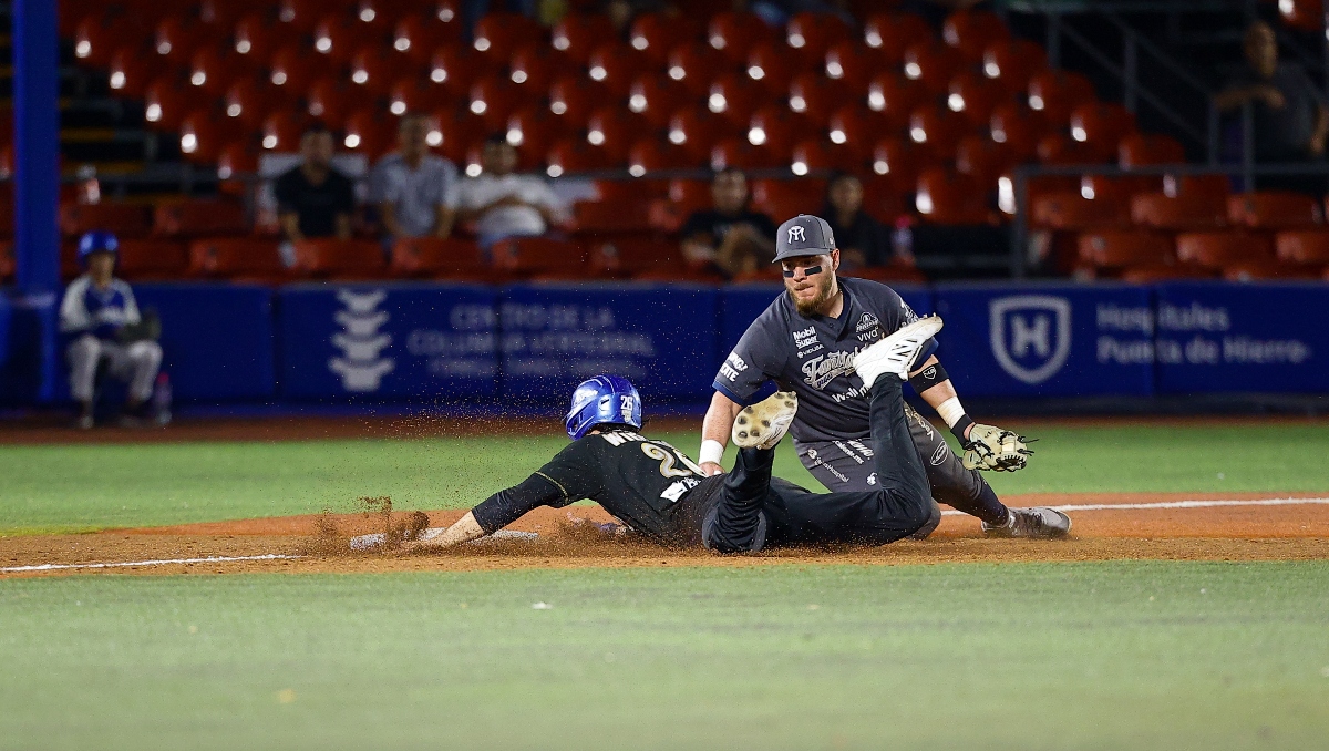 En juego parejo hasta el sexto rollo, los regios aprovecharon las deficiencias en la lomita de los tapatíos (Foto: Cortesía Charros de Jalisco)