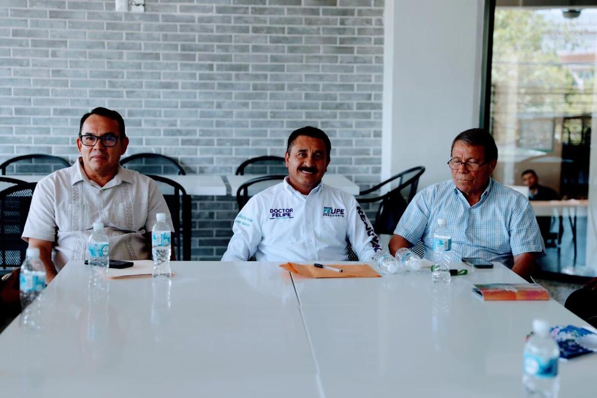 En Lerdo, Felipe Sánchez ofrece libertad y transparencia a empresarios. (Especial)