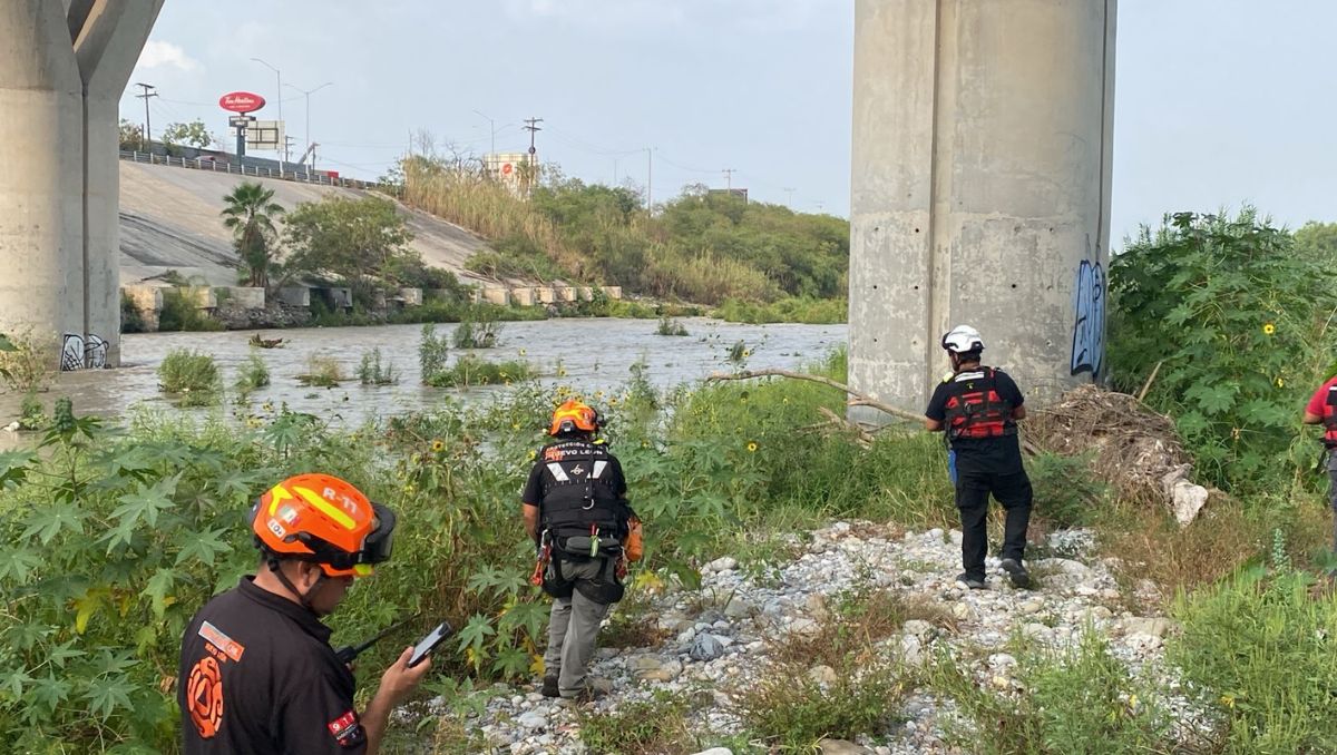 Personal de Protección Civil comenzó las labores de búsqueda en la zona del Rio Santa Catarina. | Erick Solheim Rocha.