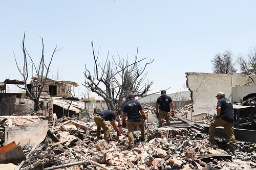 Trabajos de búsqueda y remoción en la zona del incendio en el fábrica de aerosoles.(Cortesía).