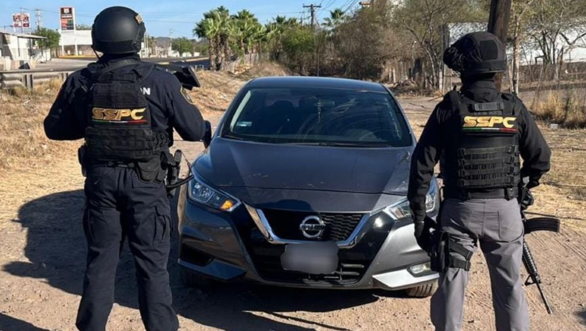 El vehículo modificado fue asegurado por elementos de seguridad en un camino de terracería en Culiacán. | Especial