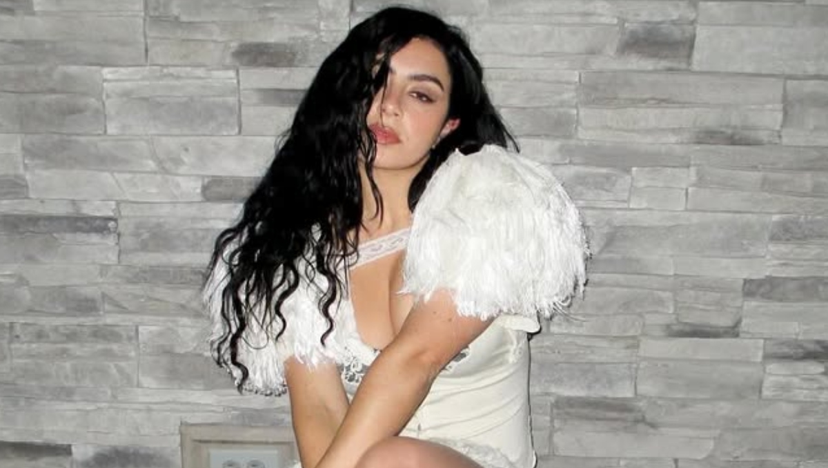 Charli XCX conquistó las listas de popularidad con el álbum BRAT el vernao de 2024 | Especial