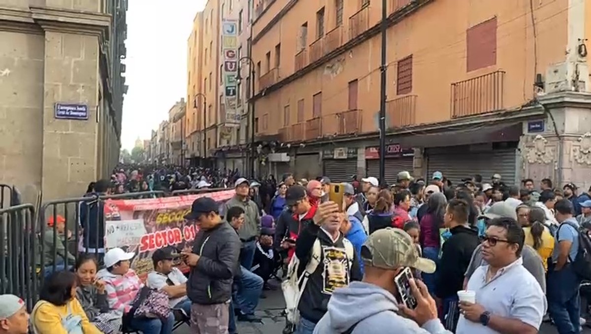 Los docentes impidieron el paso a medios de comunicación a Palacio Nacional este miércoles 21 de mayo.  | Gaspar Vela