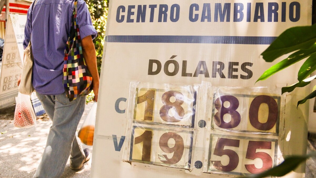 La economía de miles de familias de migrantes depende de las remesas. | Cuartoscuro