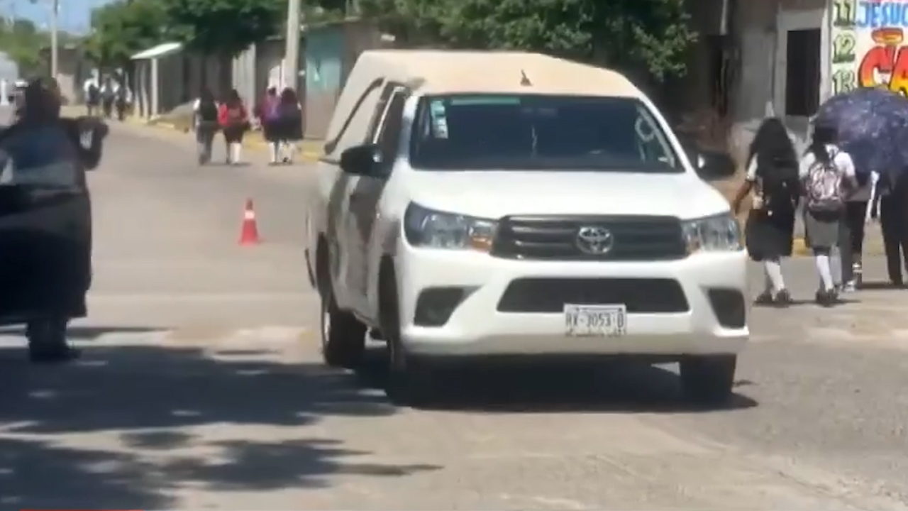 Habitantes de San Mateo del Mar, Oaxaca, despiden a Adal Jair, víctima del choque del Cuauhtémoc