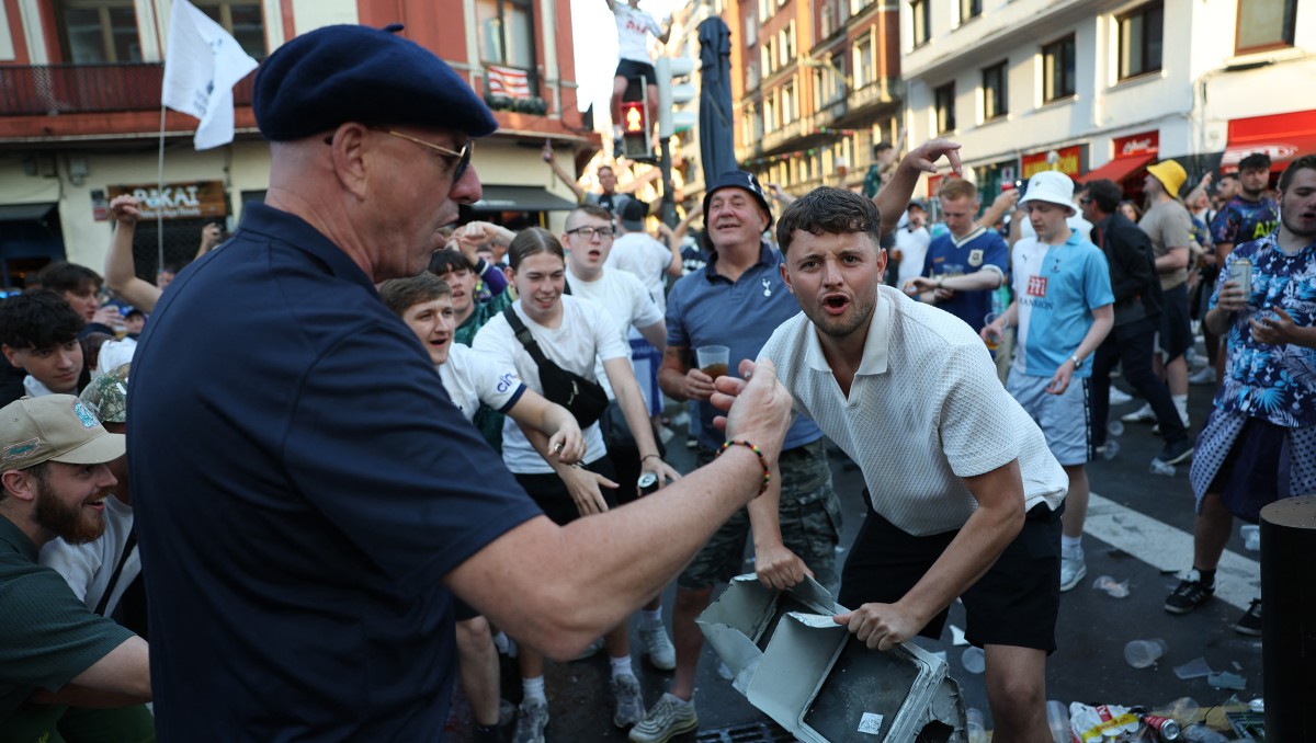 Hinchas ingleses protagonizan altercados en Bilbao previo a final de la Europa League (Reuters)