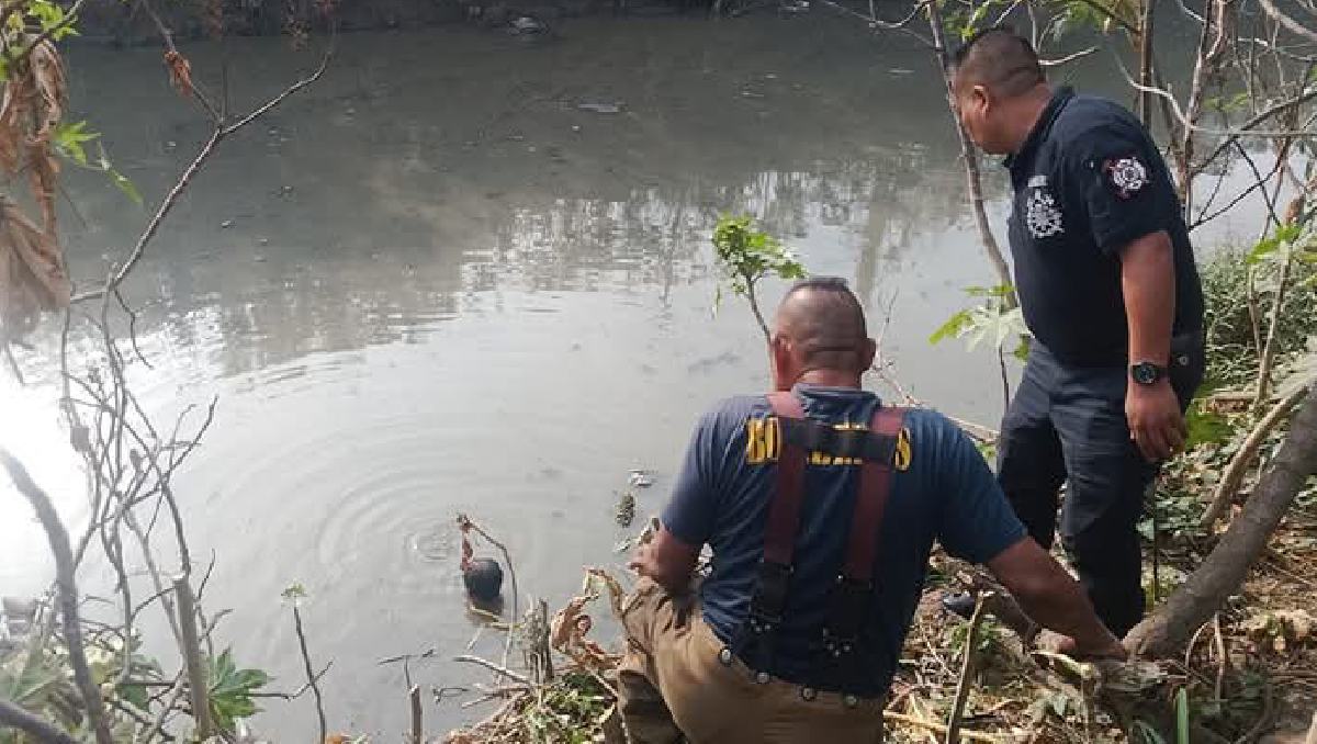El hombre cayó al canal Emisor Poniente tras perder el equilibrio. Foto: (Especial)