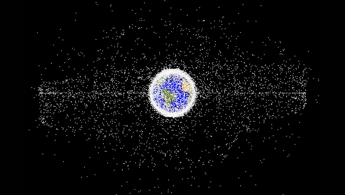 LEO es un vertedero de chatarra espacial orbital. Hay millones de piezas de basura espacial volando en él. | NASA