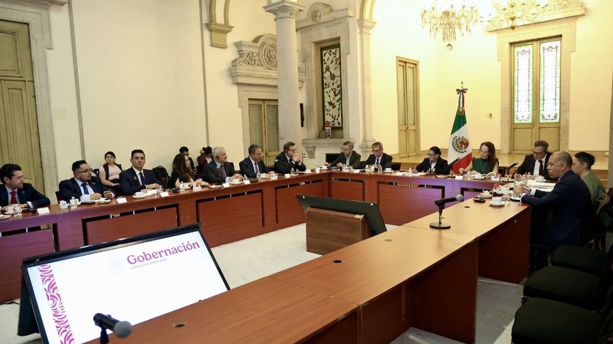 Reunión de la Segob con funcionarios de la FIFA. | X