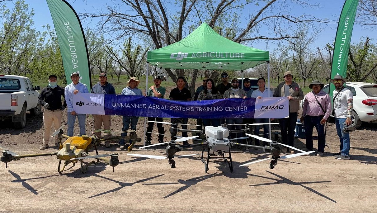 Los académicos y estudiante fueron certificados por uno de los tres centros autorizados por DJI en México. (cortesía)