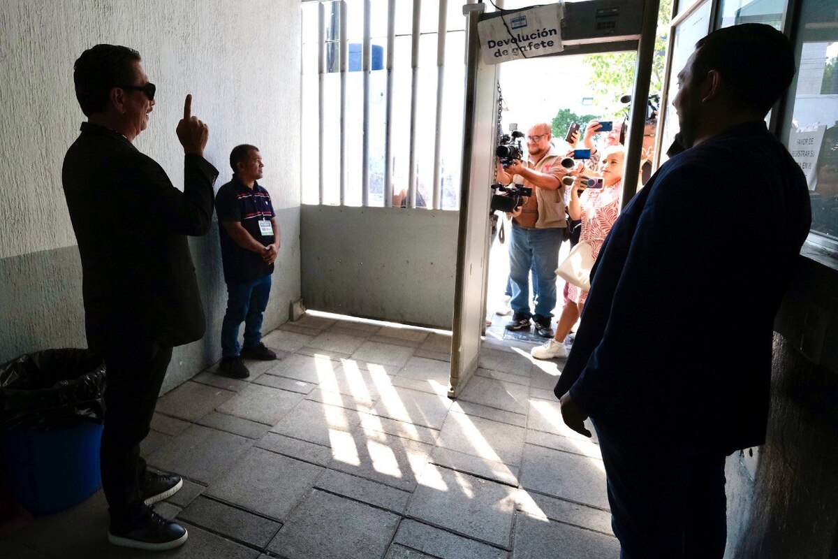 Los Alegres del Barranco acuden a su cuarto citatorio a la Fiscalía de Jalisco. (Cortesía)
