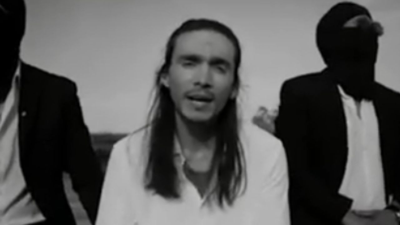 Alex Moreno impulsa un movimiento contra los narcocorridos con su música